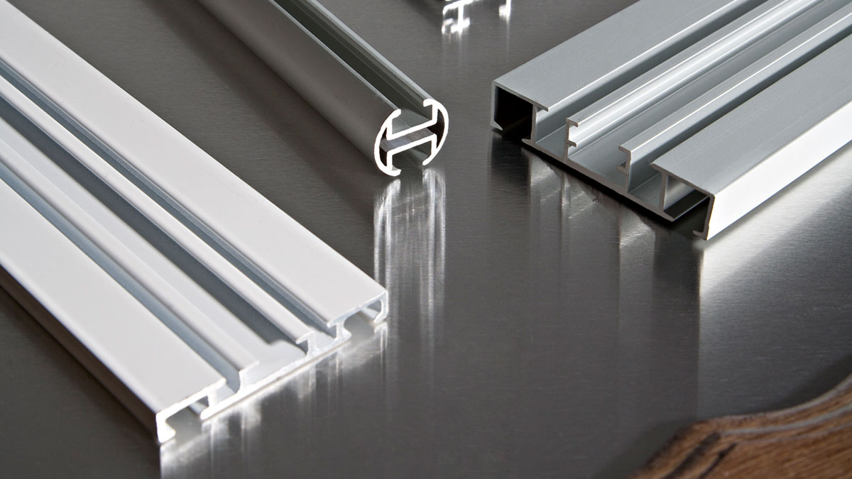 Schienen mit Blenden von erfal GmbH & Co. KG